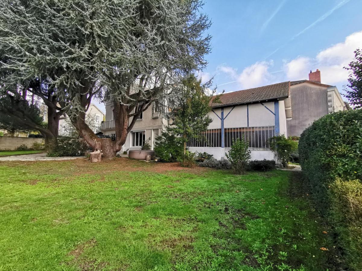 Chambres D'Hotes La Maison Blanche Saint-Junien Zewnętrze zdjęcie
